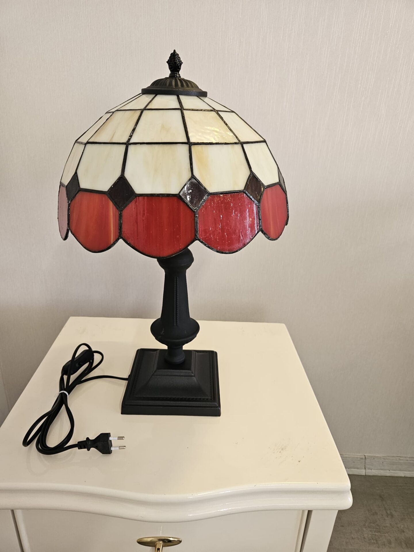 Vitray Abajur Masa Lambası Siyah Ayak 30Cm (12'') - Kırmızı